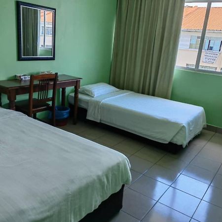 Century Hotel Inanam Кота-Кинабалу Экстерьер фото